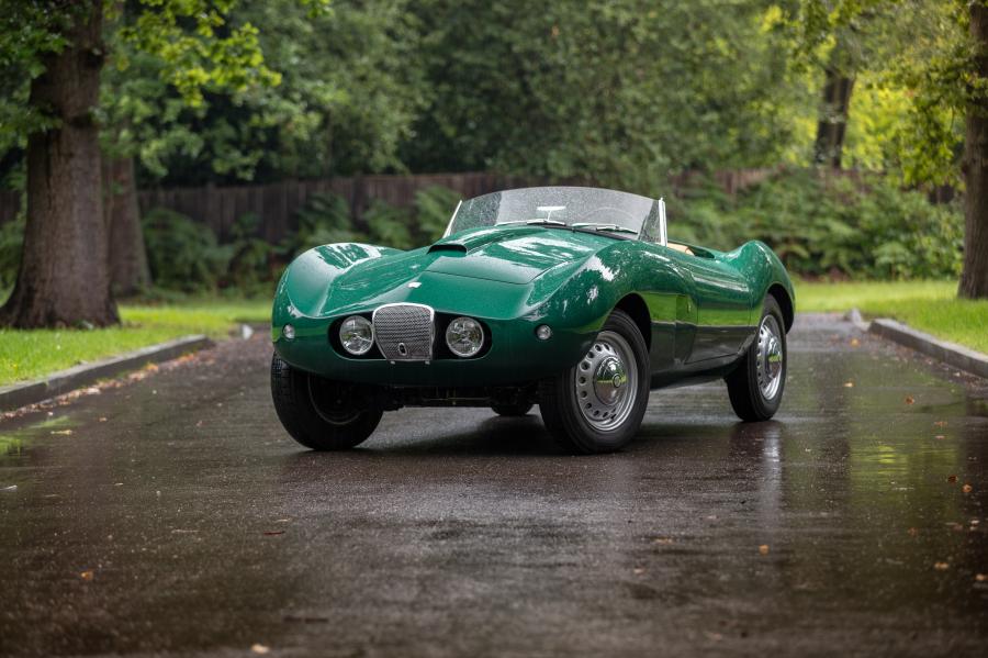  Arnolt-Bristol Bolide Roadster 1953 года  (фото 1 из 14)